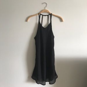 BLACK BACKLESS TOP